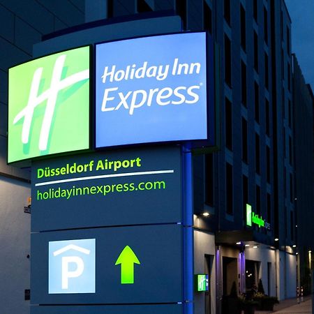 Holiday Inn Express - Duesseldorf Airport Buitenkant foto